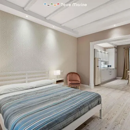 Del Golfo, Terremarine 아파트 *