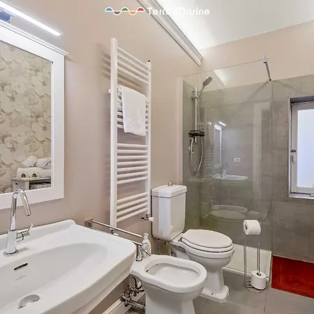 아파트 Del Golfo, Terremarine